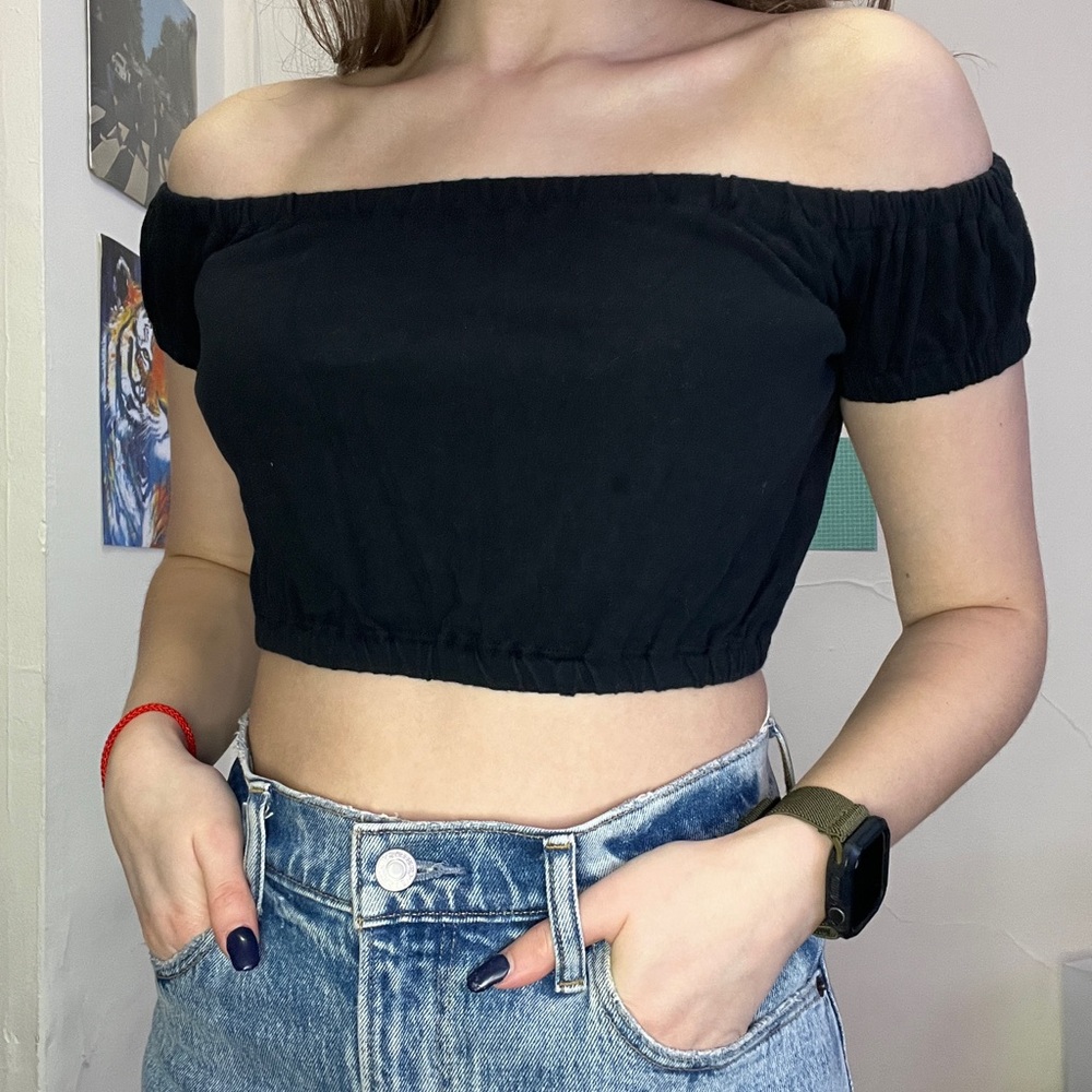 Off the shoulder puff sleeve crop top